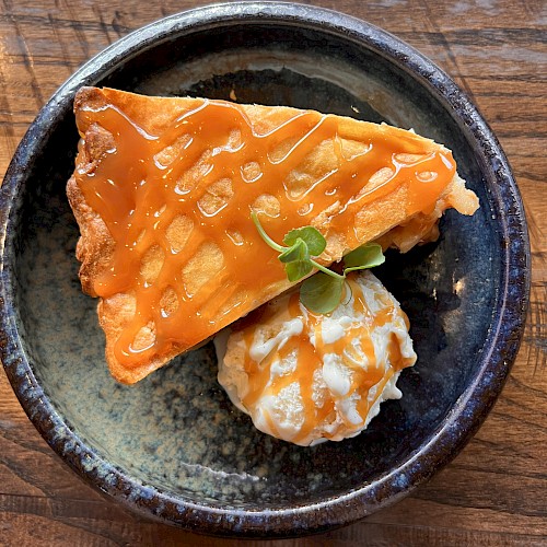 Freshly baked Grandma’s Apple Pie à la Mode with Granny Smith apples, flaky handmade crust, vanilla ice cream from Eberhardt’s Dairy, and caramel drizzle served at Riverhouse Lodge in Bend, Oregon for National Pi Day.
