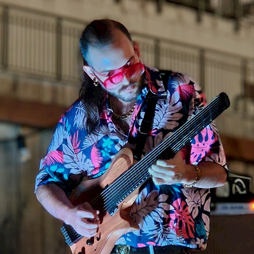 Jazz guitarist performing instrumental brunch music with Smile Aisle during Beats and Bites brunch at Riverhouse Lodge Bend Oregon.