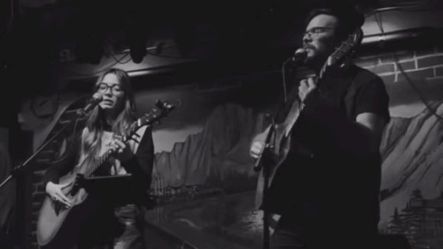 Acoustic duo Mason James and Samantha Hart performing live music during Mother’s Day brunch at Currents Restaurant Riverhouse Lodge Bend Oregon.