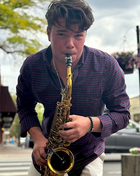 Carson Hackbart playing saxophone live during brunch at Currents Riverhouse Lodge Bend Oregon