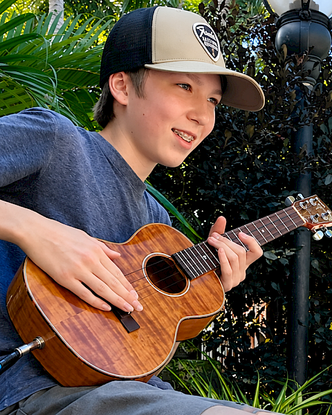 Tristan Marshall performing ukulele and acoustic music during Live Music Friday at Currents in Bend Oregon