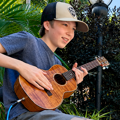 Tristan Marshall performing ukulele and acoustic music during Live Music Friday at Currents in Bend Oregon