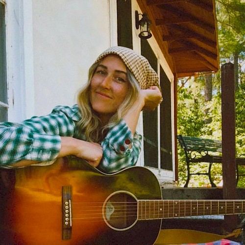 Mollie Moons performing acoustic folk music during Beats & Bites Brunch at Currents Bend Oregon