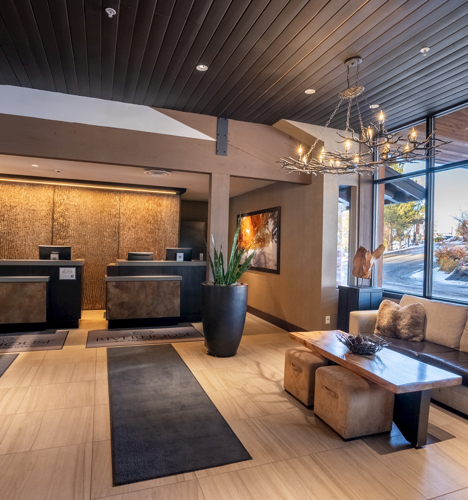 Riverhouse Lodge
