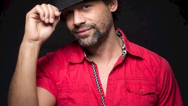 Sidney Joseph performing live at Currents at Riverhouse Lodge in Bend, Oregon, playing original music and soulful cover songs