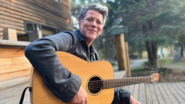 Dave LiaBraaten performing live music at Currents at Riverhouse Lodge in Bend Oregon on October 10, 2025, playing crowd-favorite classic rock and cover songs from the 70s, 80s, and 90s along the Deschutes River