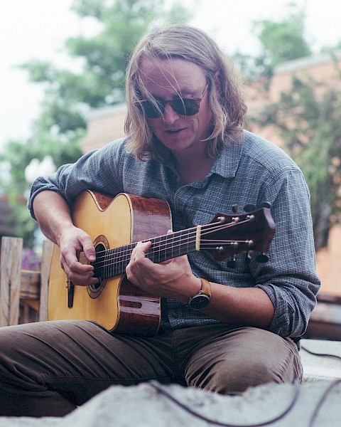 Experience Will Grove live at Currents at the Riverhouse for Beats & Bites Brunch on Sunday, November 16, 2025, from 11am–2pm.