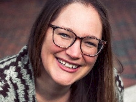Intention‑setting workshop led by Amanda Reill with journaling prompts and quiet seating