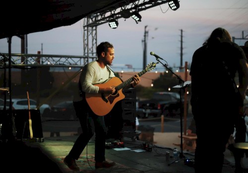 Catch Jordan Wolfe live at Riverhouse Lodge—Central Oregon’s powerhouse singer-songwriter blending soul, poetry, and Bend-grown sound.