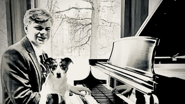 Caeliam performing solo piano at Currents at Riverhouse Lodge in Bend, Oregon during a Sunday brunch, playing uplifting original compositions.