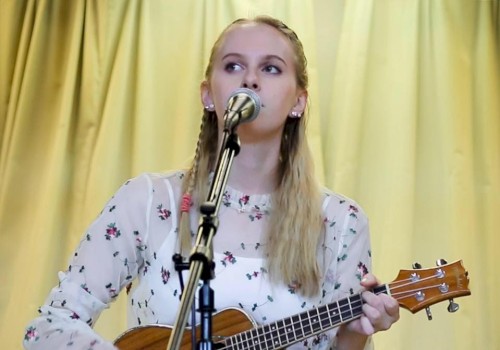 Jasmine Hildebrandt performing live at Currents at Riverhouse Lodge in Bend, Oregon, singing original songs and acoustic favorites.