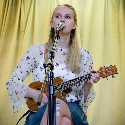 Jasmine Hildebrandt performing live at Currents at Riverhouse Lodge in Bend, Oregon, singing original songs and acoustic favorites.