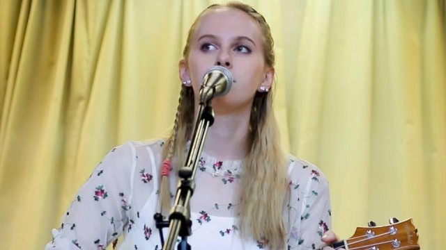 Jasmine Hildebrandt performing live at Currents at Riverhouse Lodge in Bend, Oregon, singing original songs and acoustic favorites.