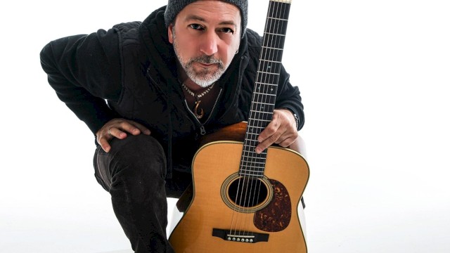 Pete performing live at Currents at Riverhouse Lodge in Bend, Oregon, showcasing award-winning acoustic guitar work and soulful original songwriting.